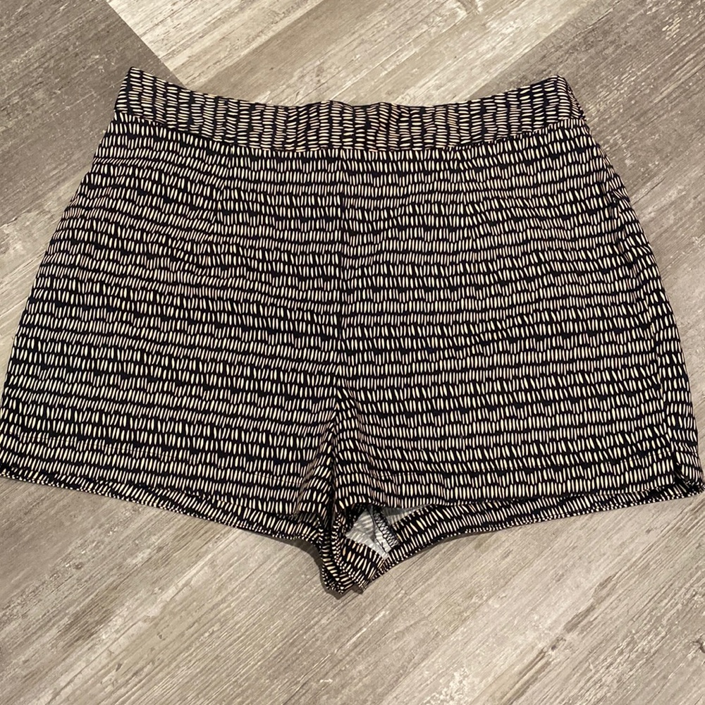 Silence + Noise Black and Cream Printed Shorts Size 10 Exposed Zipper